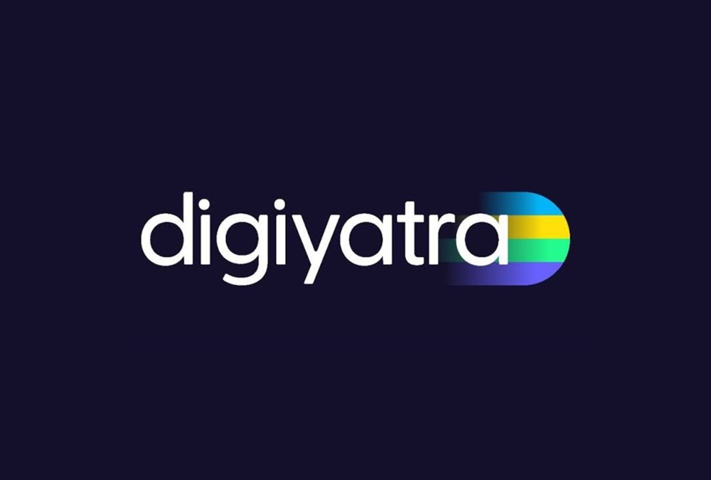 Family at airport using digital driving licence for Digi Yatra verification